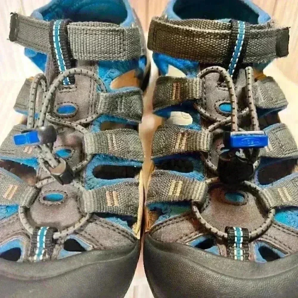 Keen Newport H2 Sandals Waterproof kids closed-toe sandal blue/grey youth size 5